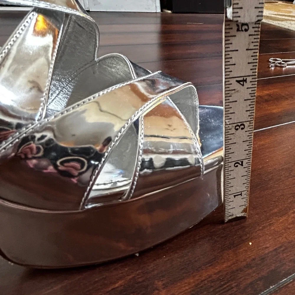 NWOB Larroude Bee Chunky Platform Shoes Women size 11 Block Heel Strappy Silver